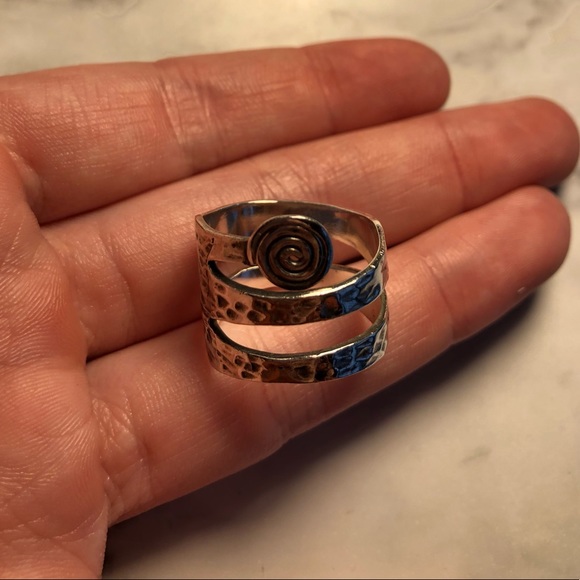 Silver ring - Picture 2 of 3